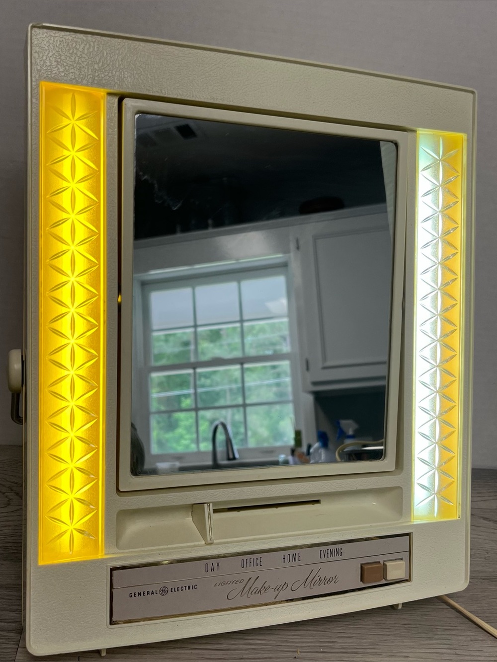 Vintage General Electric Lighted Makeup Mirror